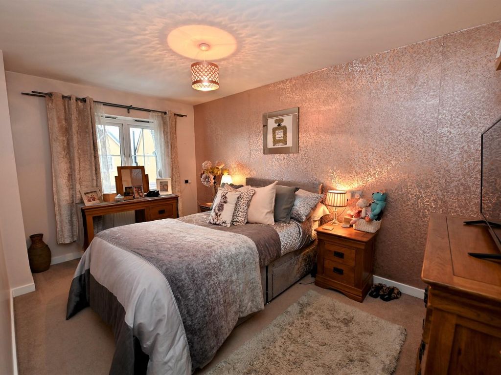 3 bed property for sale in Heol Bryncethin, Sarn, Bridgend CF32, £160,000