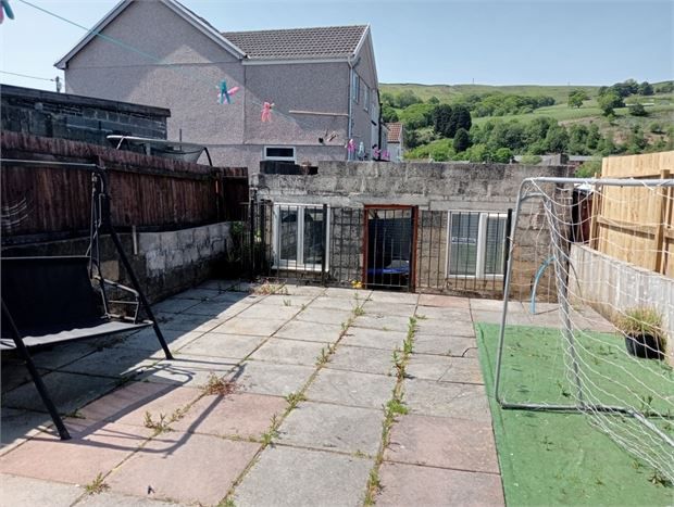 3 bed terraced house for sale in Amos Hill, Penygraig CF40, £105,000