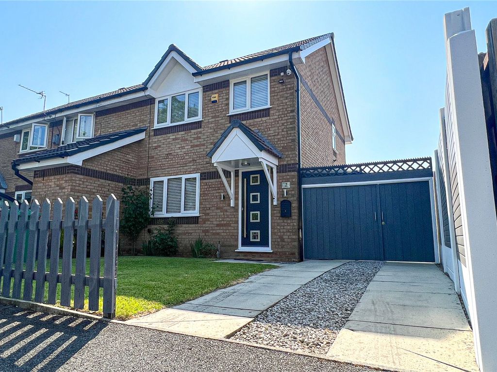 3 bed semi-detached house for sale in Askett Close, Newton Heath, Manchester M40, £220,000