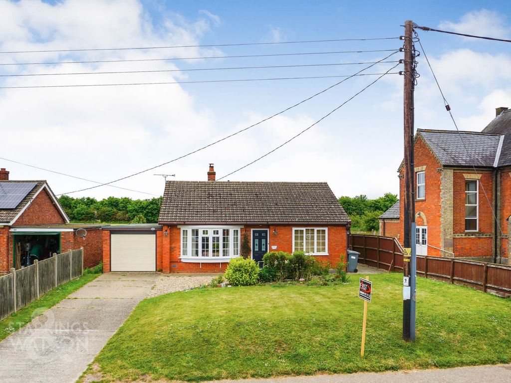 3 bed detached bungalow for sale in Chapelfield, Freethorpe, Norwich NR13, £300,000