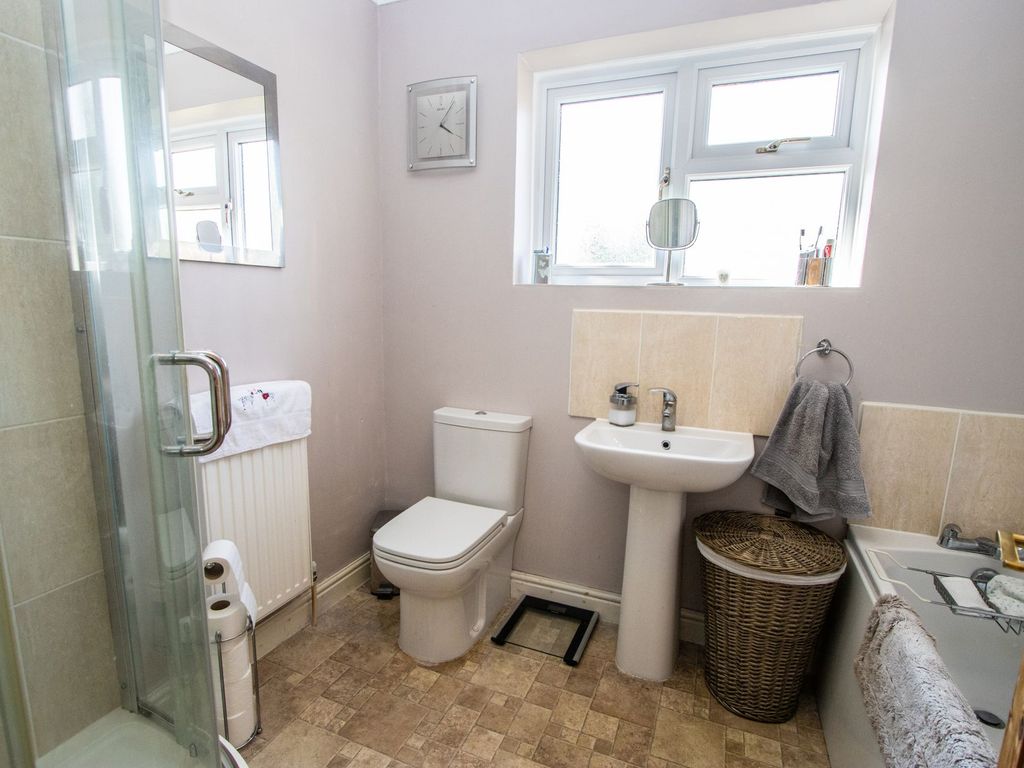 3 bed detached house for sale in Bunkers Hill, Wisbech St. Mary PE13, £315,000