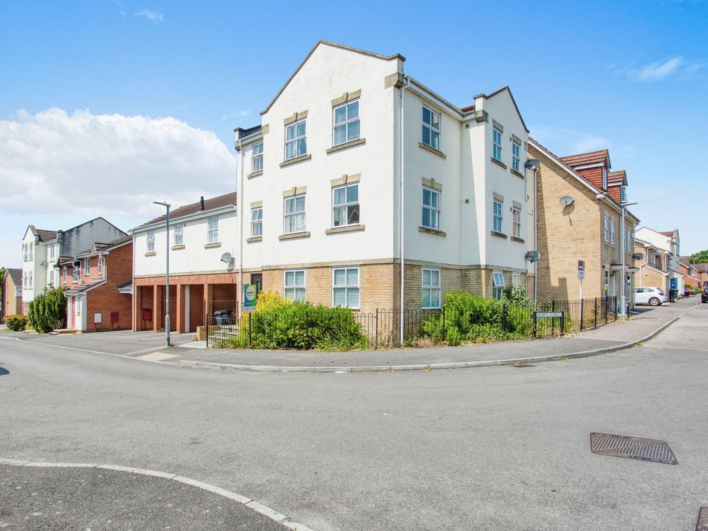 2 bed flat for sale in Ermine Street, Yeovil, Somerset BA21, £140,000