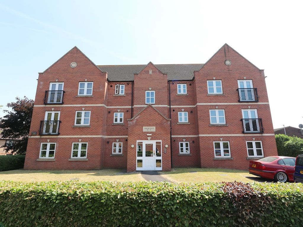 2 bed flat for sale in Collum House Road, Scunthorpe DN16, £95,000
