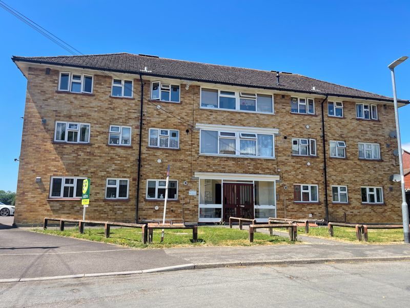 2 bed flat for sale in Eagle Close, Ilchester - Village Location, Great First Time Buy BA22, £125,000