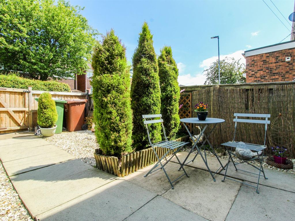 3 bed town house for sale in Moor Grove, Stanley, Wakefield WF3, £195,000