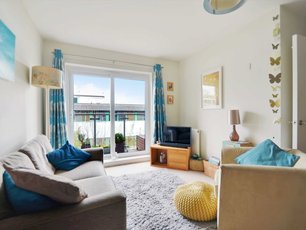 1 bed flat for sale in Laburnham Close, High Barnet, Barnet EN5, £310,000