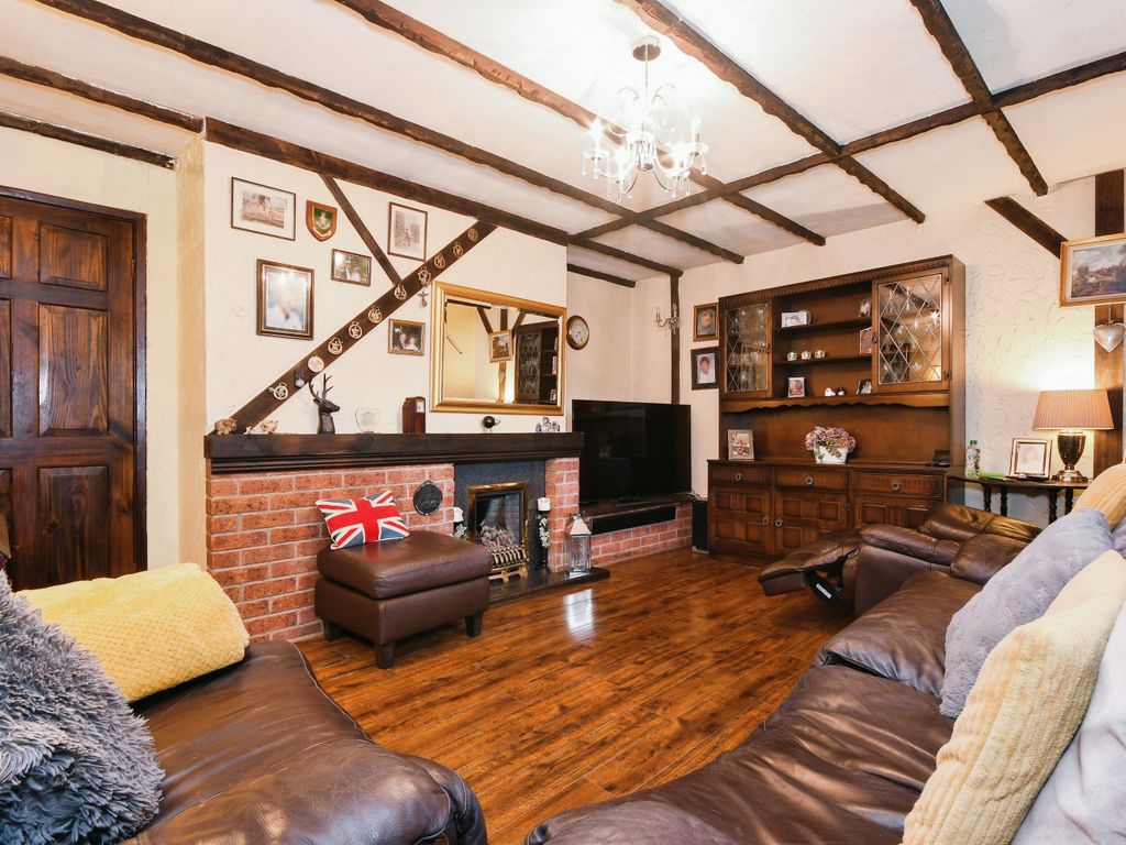 3 bed semi-detached house for sale in South Close, Dronfield S18, £220,000