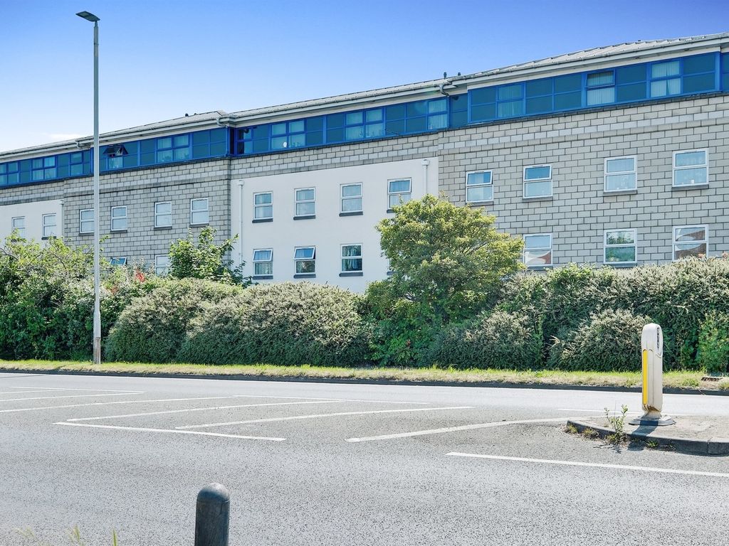 2 bed flat for sale in Ringwood Road, Parkstone, Poole BH12, £180,000