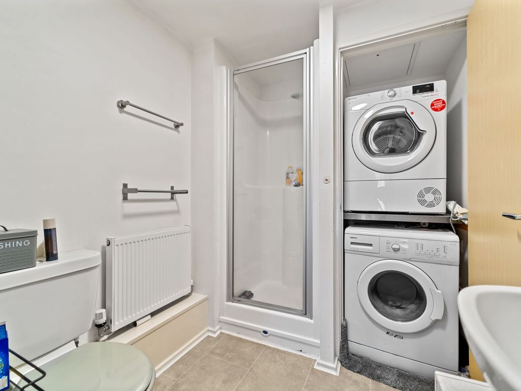 1 bed flat for sale in Alicia Crescent, Newport NP20, £100,000