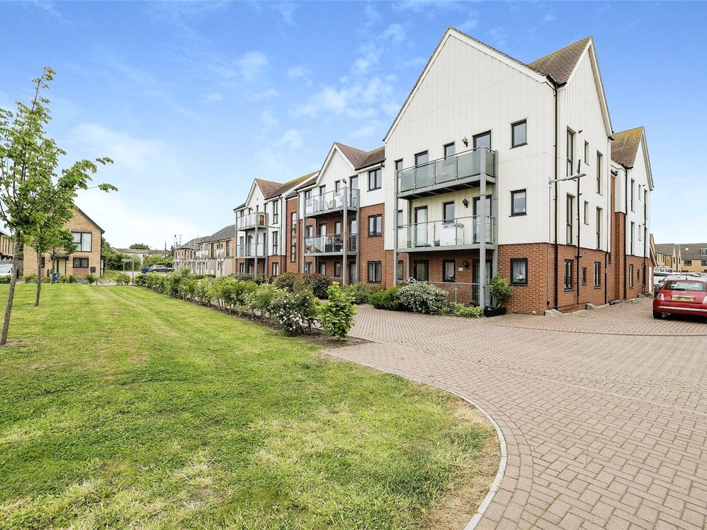 2 bed flat for sale in South Ockendon, Essex RM15, £260,000