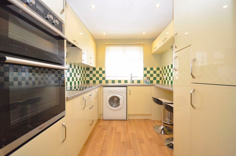 2 bed flat for sale in Nelson Road, Brixham TQ5, £225,000