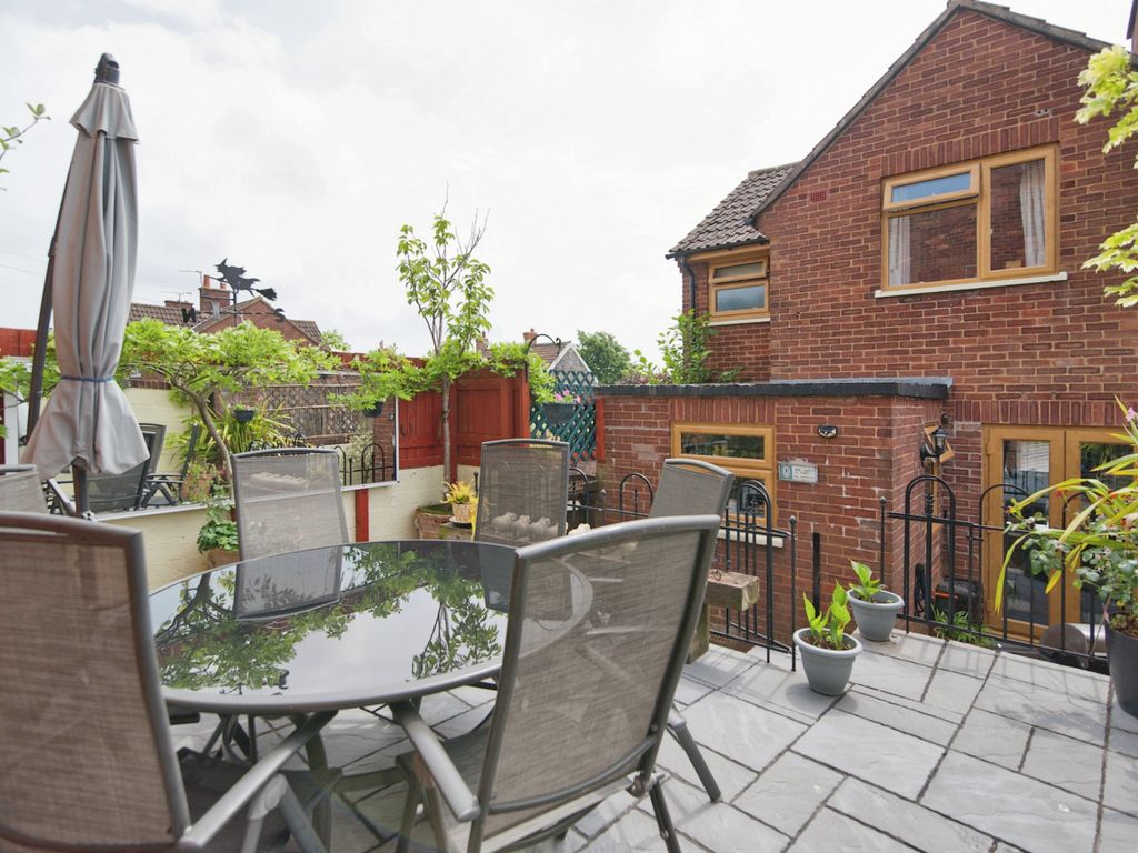 2 bed end terrace house for sale in Burcott Road, Wells, Somerset BA5, £270,000