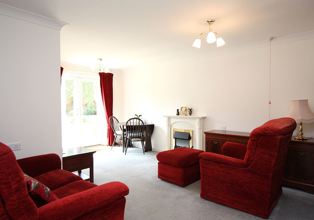 1 bed flat for sale in Cobbett Court, Hammond Close, Highworth SN6, £148,000