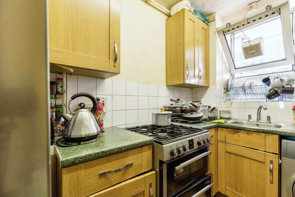 2 bed flat for sale in Montrose House, London E14, £280,000