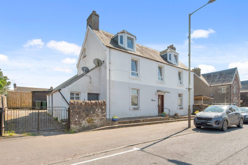 2 bed flat for sale in Moray Street, Blackford PH4, £135,000