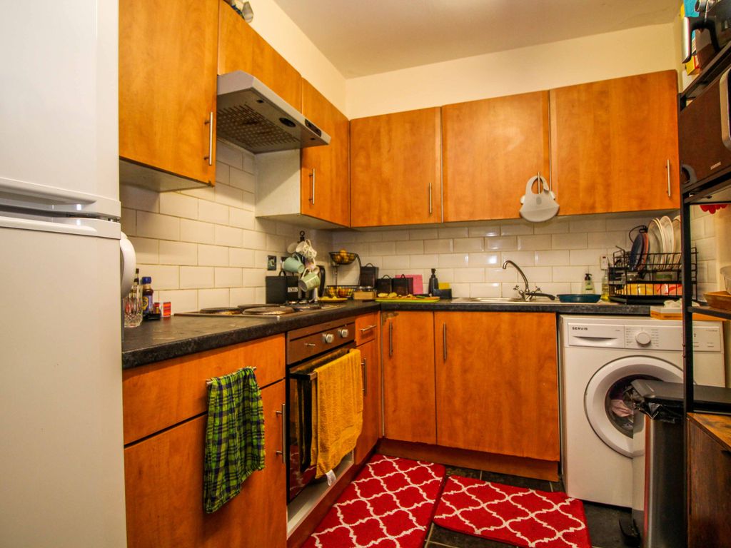 3 bed terraced house for sale in Romford Road, London E12, £325,000