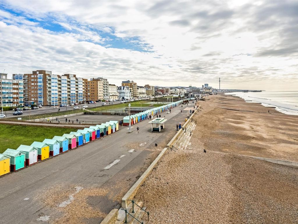 Property for sale in Beach Hut, Kingsway, Hove BN3, £29,500