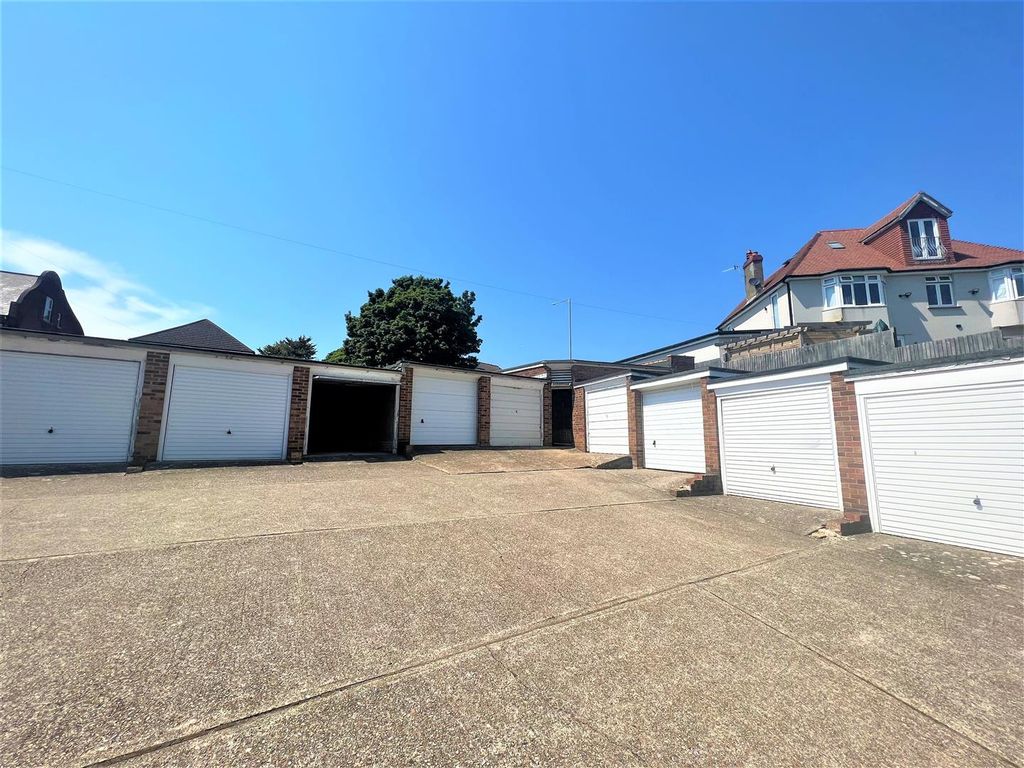 2 bed flat for sale in Linton Road, Hastings TN34, £239,950