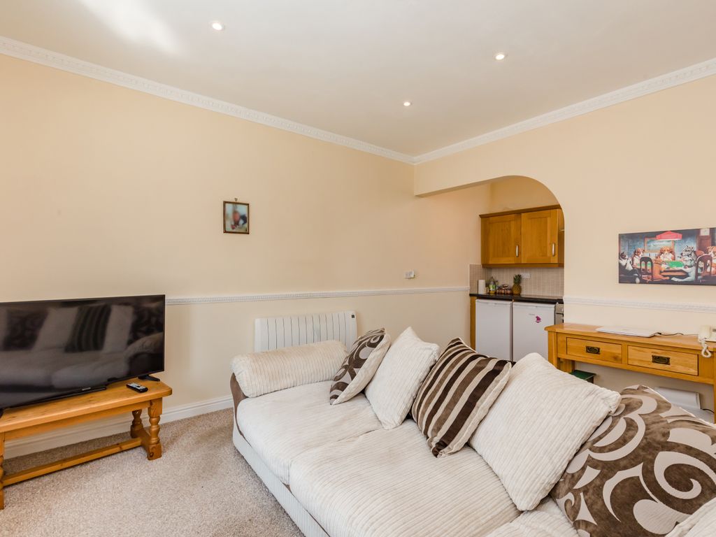 1 bed flat for sale in Starboard Court, Brighton Marina Village, Brighton BN2, £250,000