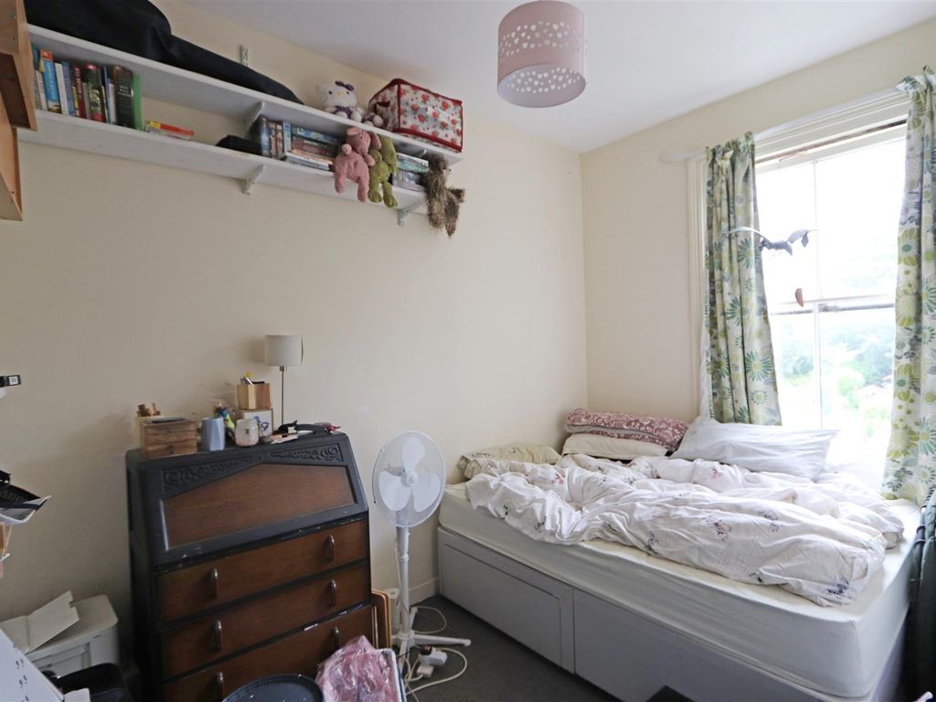 1 bed flat for sale in Kilworth Avenue, Southend-On-Sea SS1, £150,000