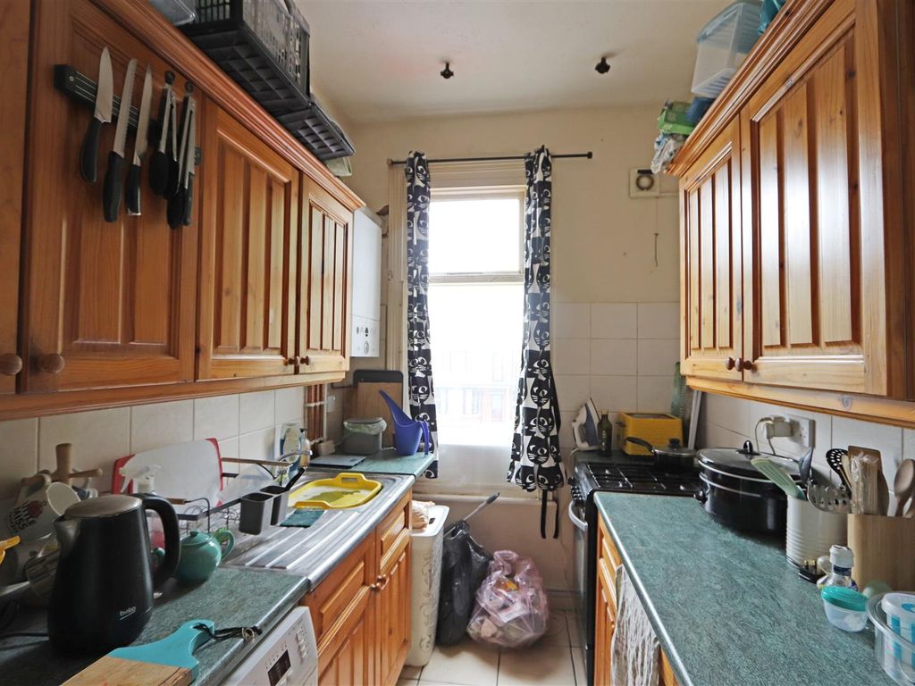 1 bed flat for sale in Kilworth Avenue, Southend-On-Sea SS1, £150,000