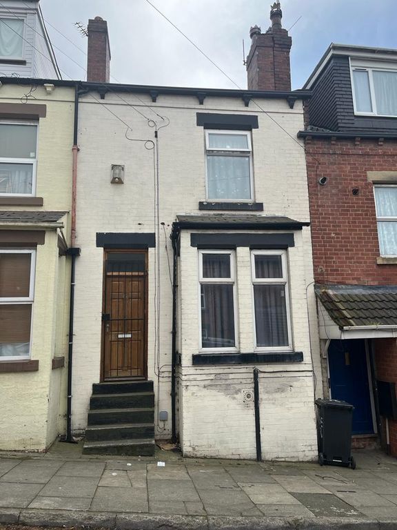 4 bed terraced house for sale in Conway Drive, Leeds LS8, £155,000