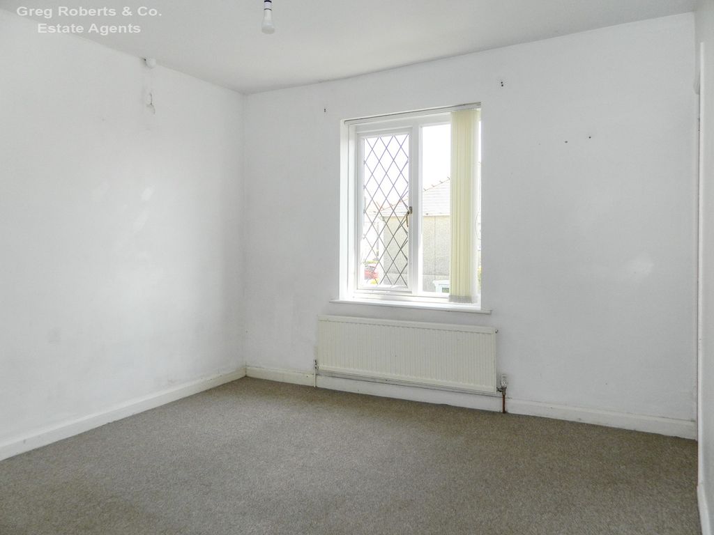 4 bed semi-detached house for sale in Llwynhelyg, Nantybwch, Tredegar NP22, £169,950