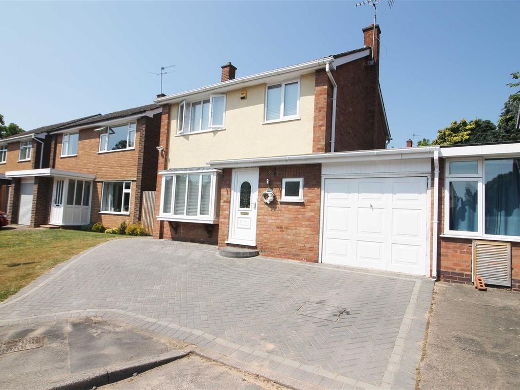 3 bed detached house for sale in Buchanan Close, Walsall WS4, £300,000