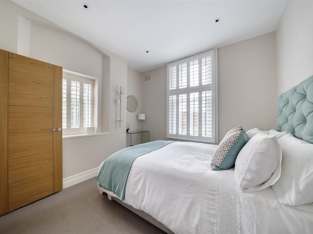 1 bed flat for sale in Ewell Road, Surbiton KT6, £299,950