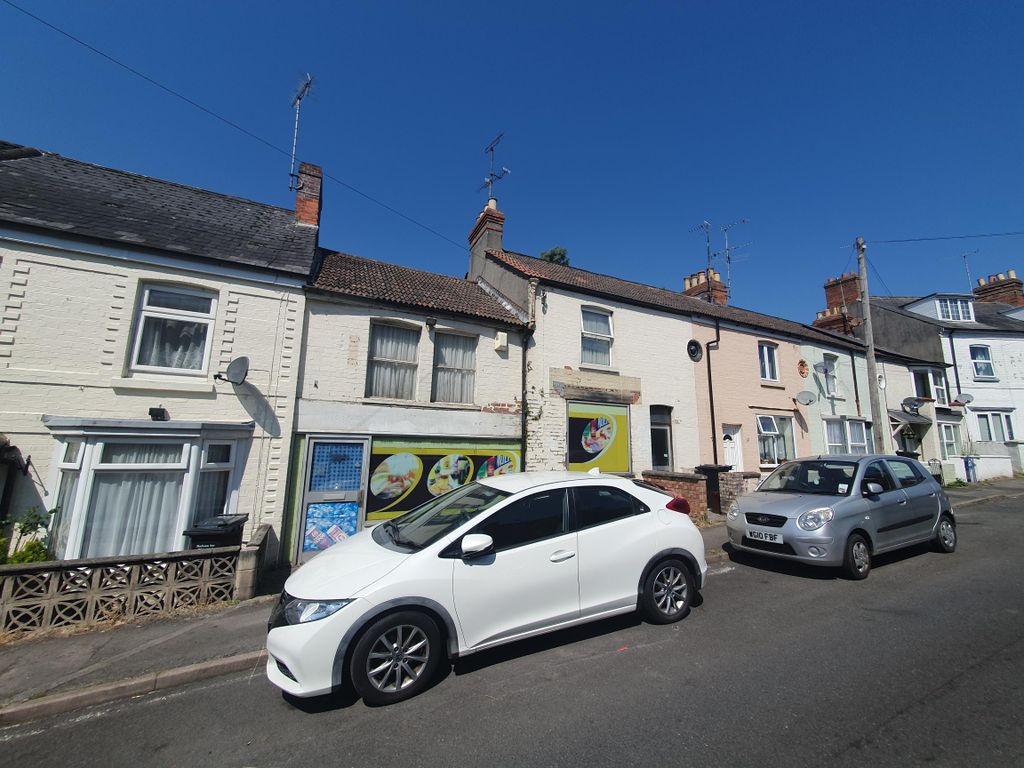 4 bed terraced house for sale in Eastland Road, Yeovil BA21, £180,000