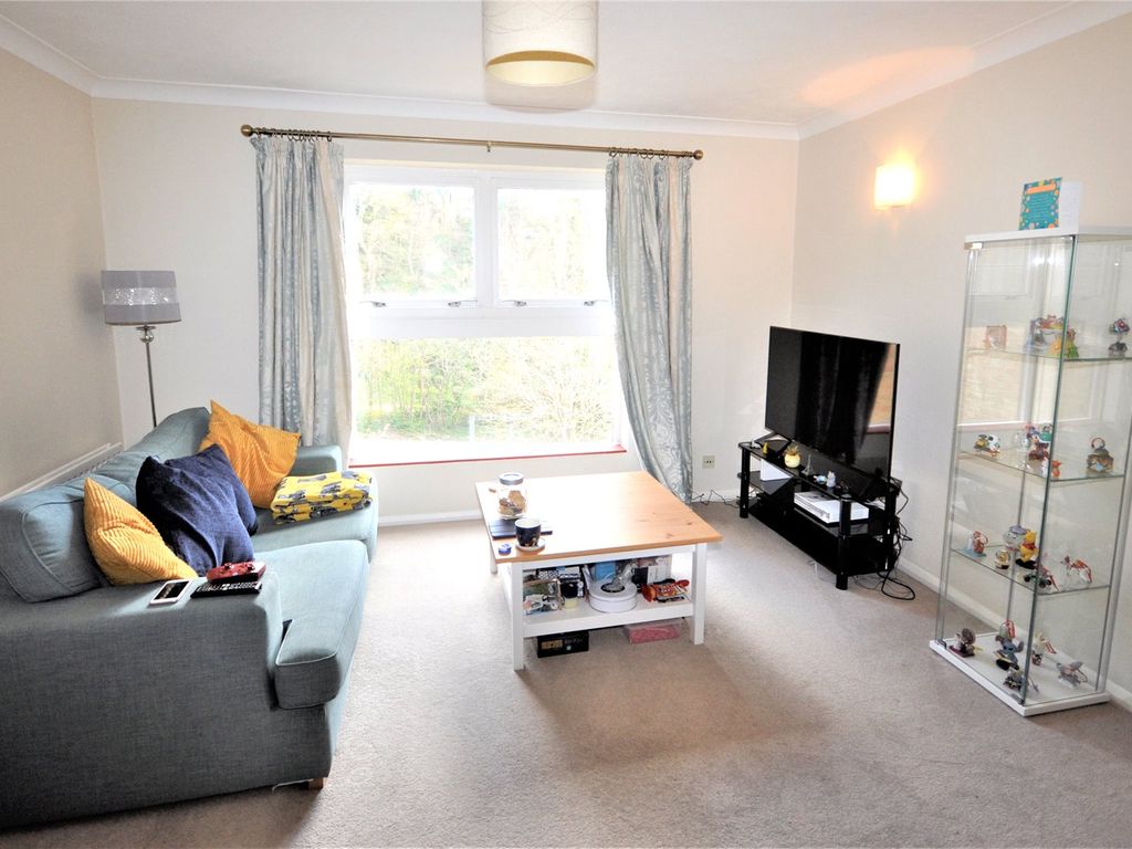 2 bed flat for sale in Charterhouse Road, Godalming, Surrey GU7, £240,000