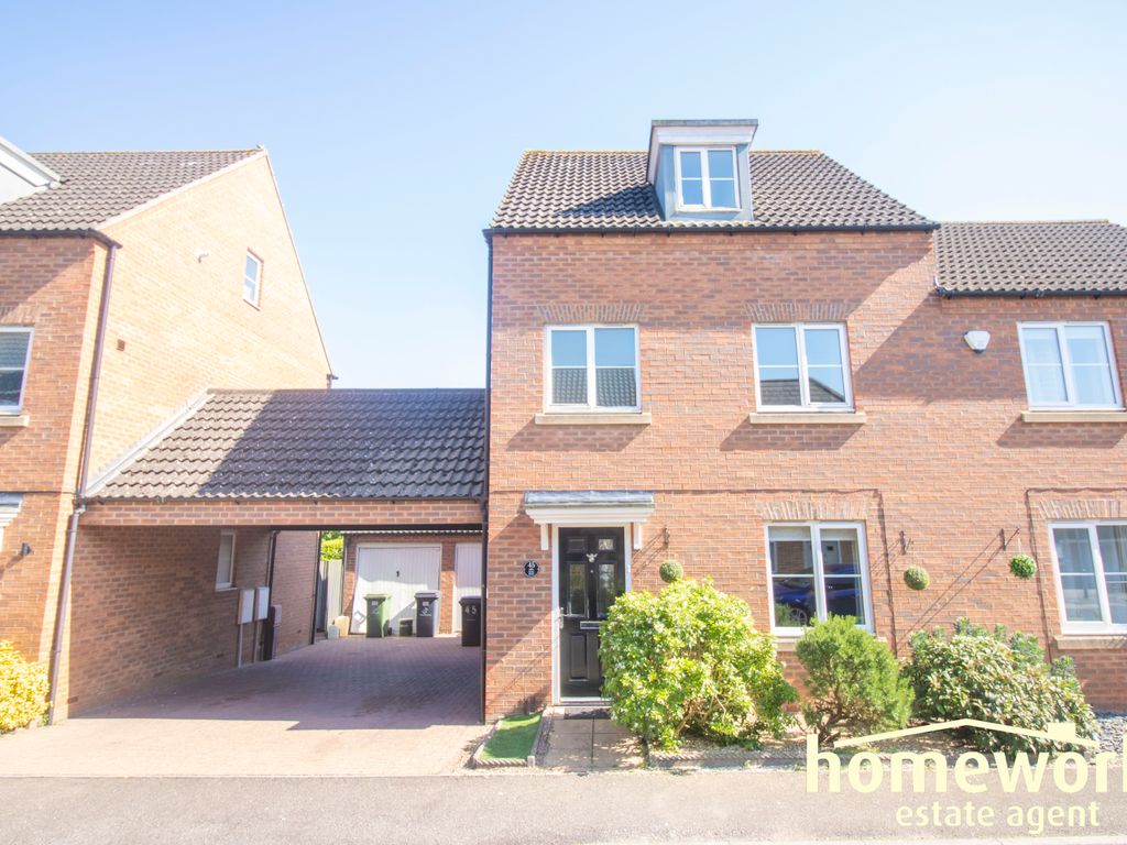 4 bed town house for sale in Swan Road, Dereham NR19, £279,995