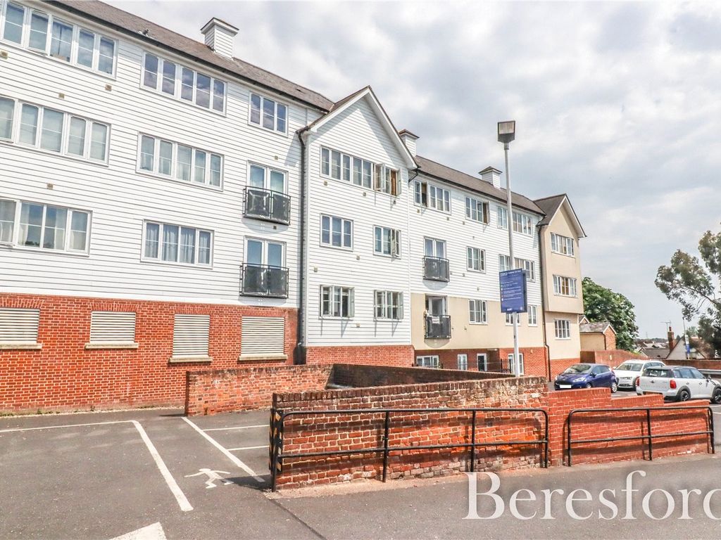 2 bed flat for sale in Fairfield Road, Braintree CM7, £180,000