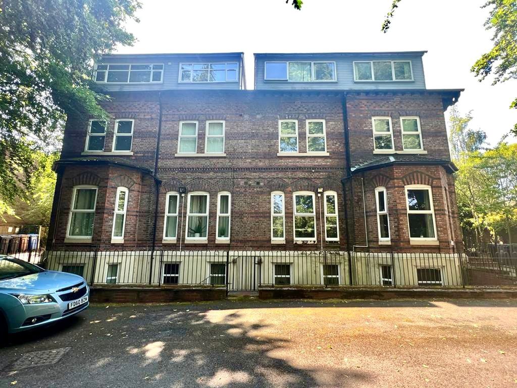 2 bed flat for sale in Bury Old Road, The Oaks M7, £110,000