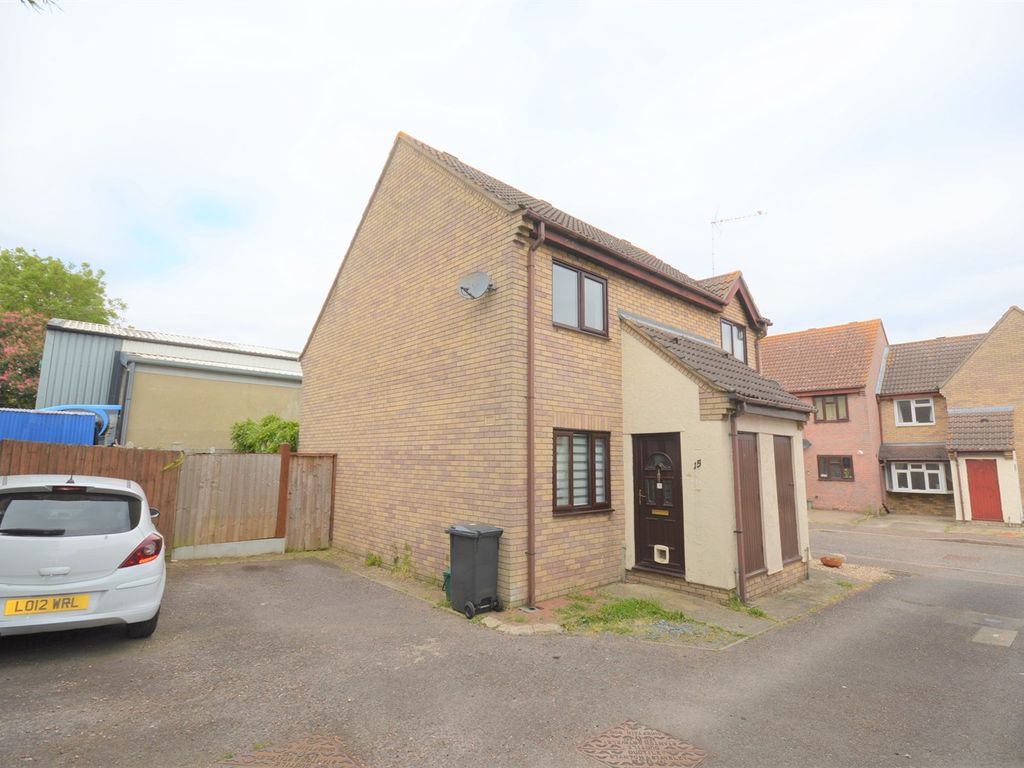 2 bed maisonette for sale in Warley Close, Braintree CM7, £185,000