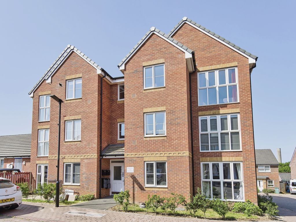 1 bed flat for sale in Chinchen Close, East Cowes, Isle Of Wight PO32, £130,000