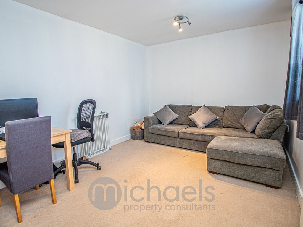 2 bed flat for sale in Wickham Crescent, Braintree CM7, £180,000