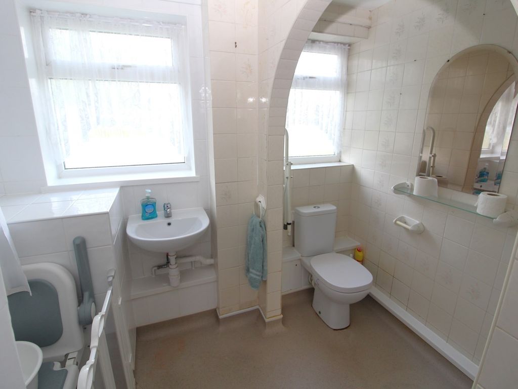 2 bed flat for sale in John Barker Place, Hitchin SG5, £195,000