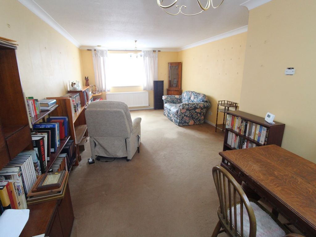 2 bed flat for sale in John Barker Place, Hitchin SG5, £195,000