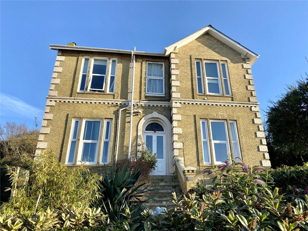 1 bed flat for sale in West Hill Road, Ryde, Isle Of Wight PO33, £100,000