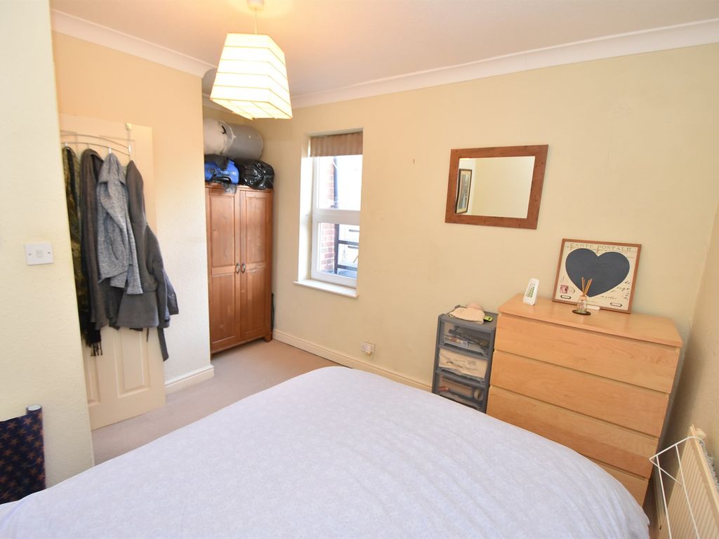 2 bed flat for sale in Laburnum Grove, Beeston, Nottingham NG9, £160,000