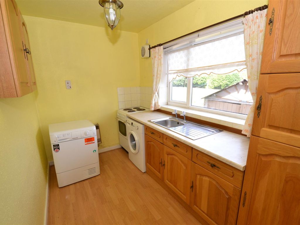 3 bed end terrace house for sale in Birkenshaw Lane, Birkenshaw, Bradford BD11, £150,000