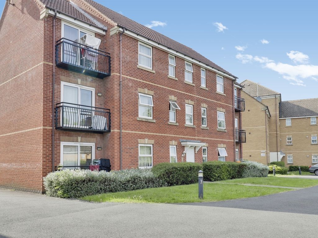 2 bed flat for sale in Strathern Road, Leicester LE3, £130,000