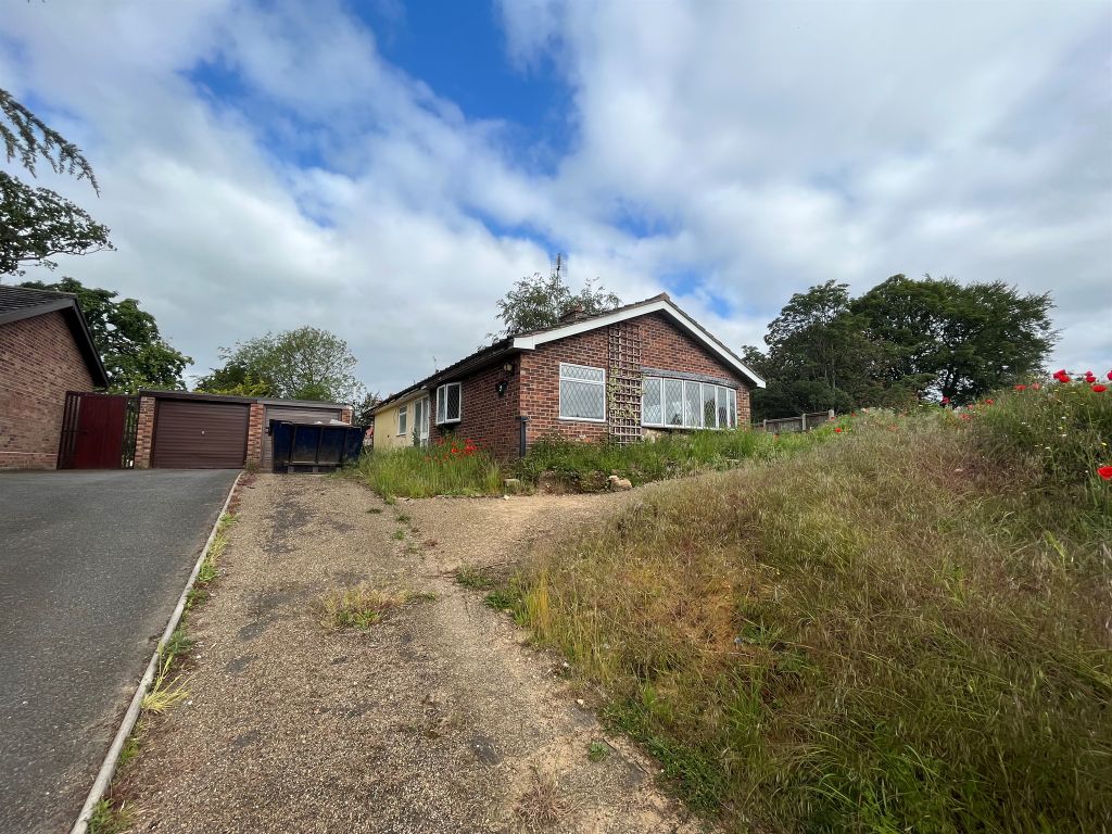 3 bed detached bungalow for sale in Cedar Rise, Mattishall, Dereham NR20, £225,000