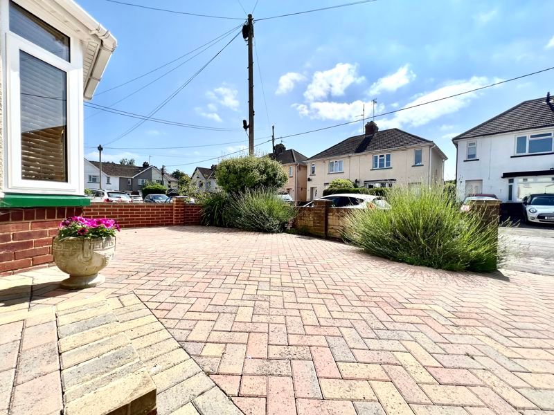 3 bed semi-detached house for sale in Lansdowne Close, Calne SN11, £260,000