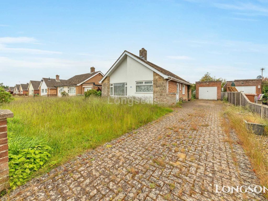3 bed detached bungalow for sale in Southlands, Swaffham PE37, £250,000