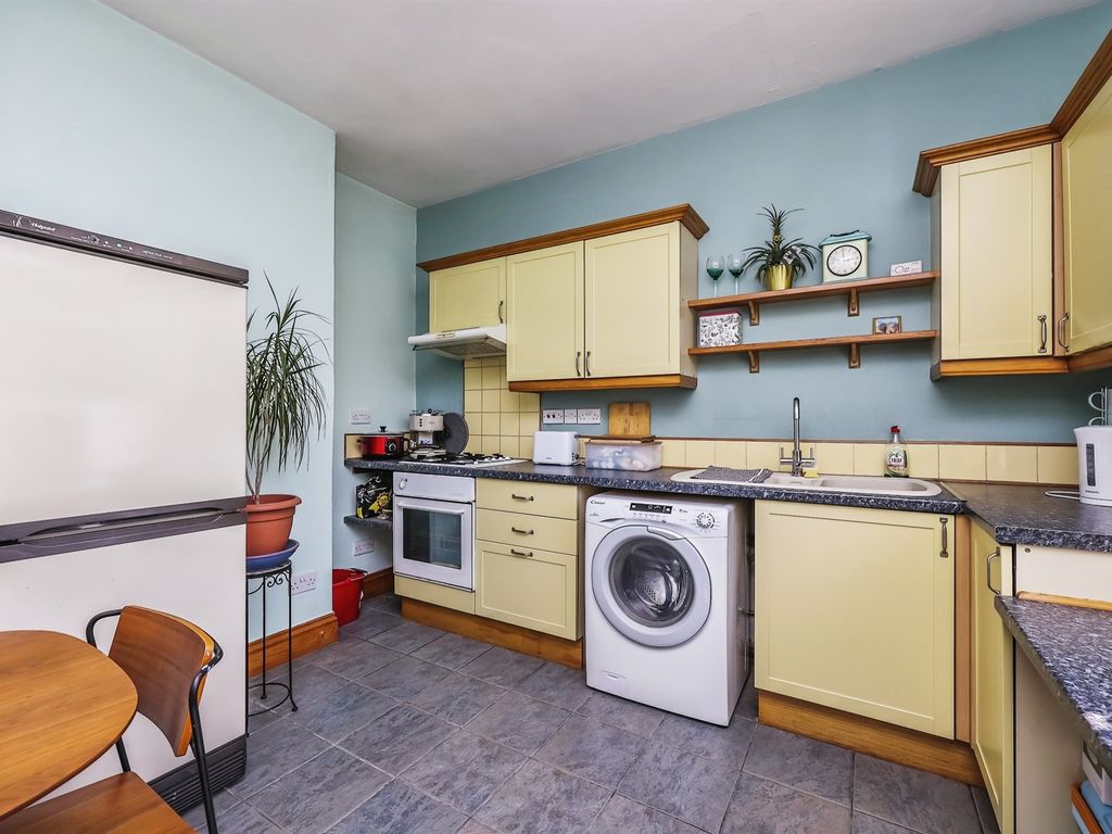 2 bed flat for sale in Lincoln Street, Old Basford, Nottingham NG6, £100,000