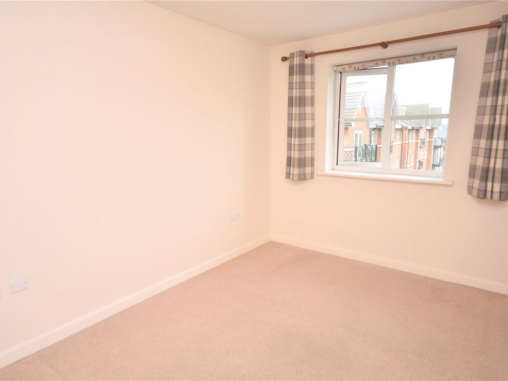 2 bed flat for sale in Viridian Square, Aylesbury, Buckinghamshire HP21, £220,000
