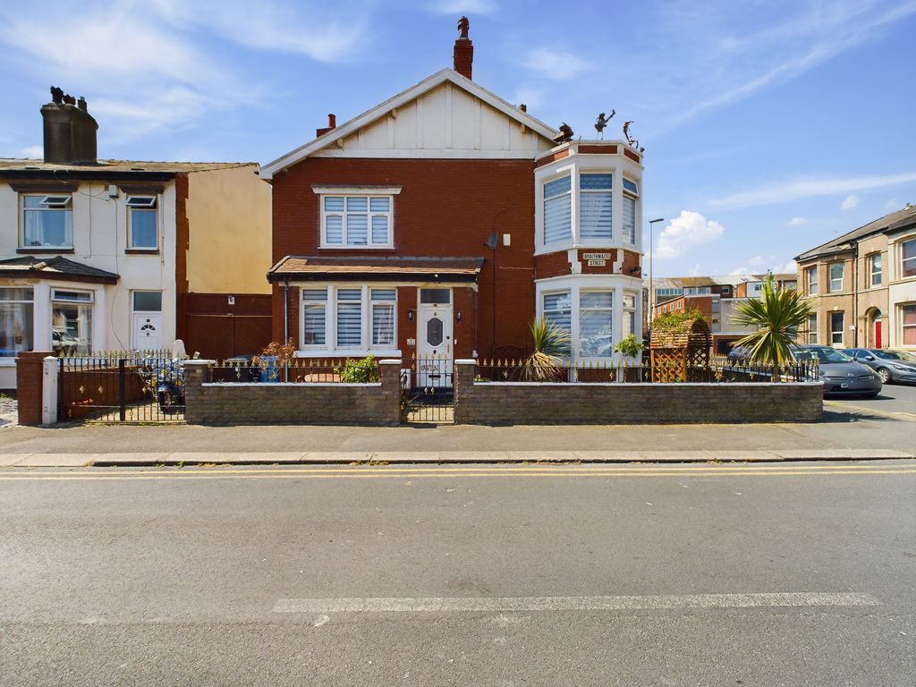 3 bed end terrace house for sale in Braithwaite Street, Blackpool FY1, £130,000