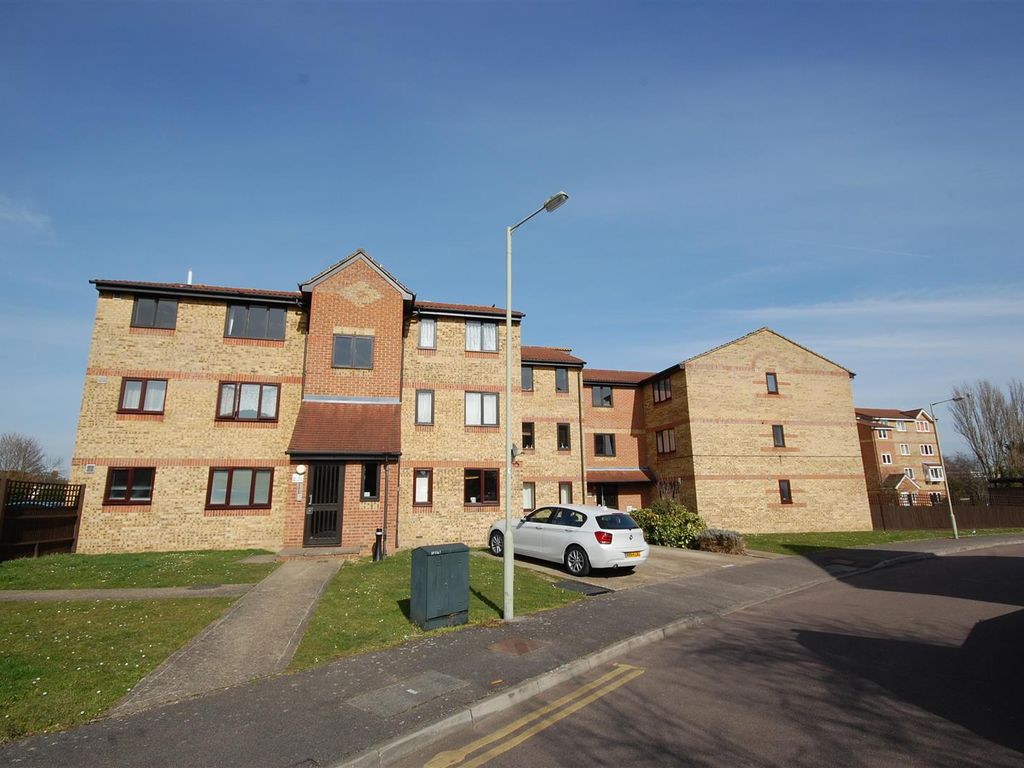 1 bed flat for sale in Himalayan Way, Watford WD18, £160,000